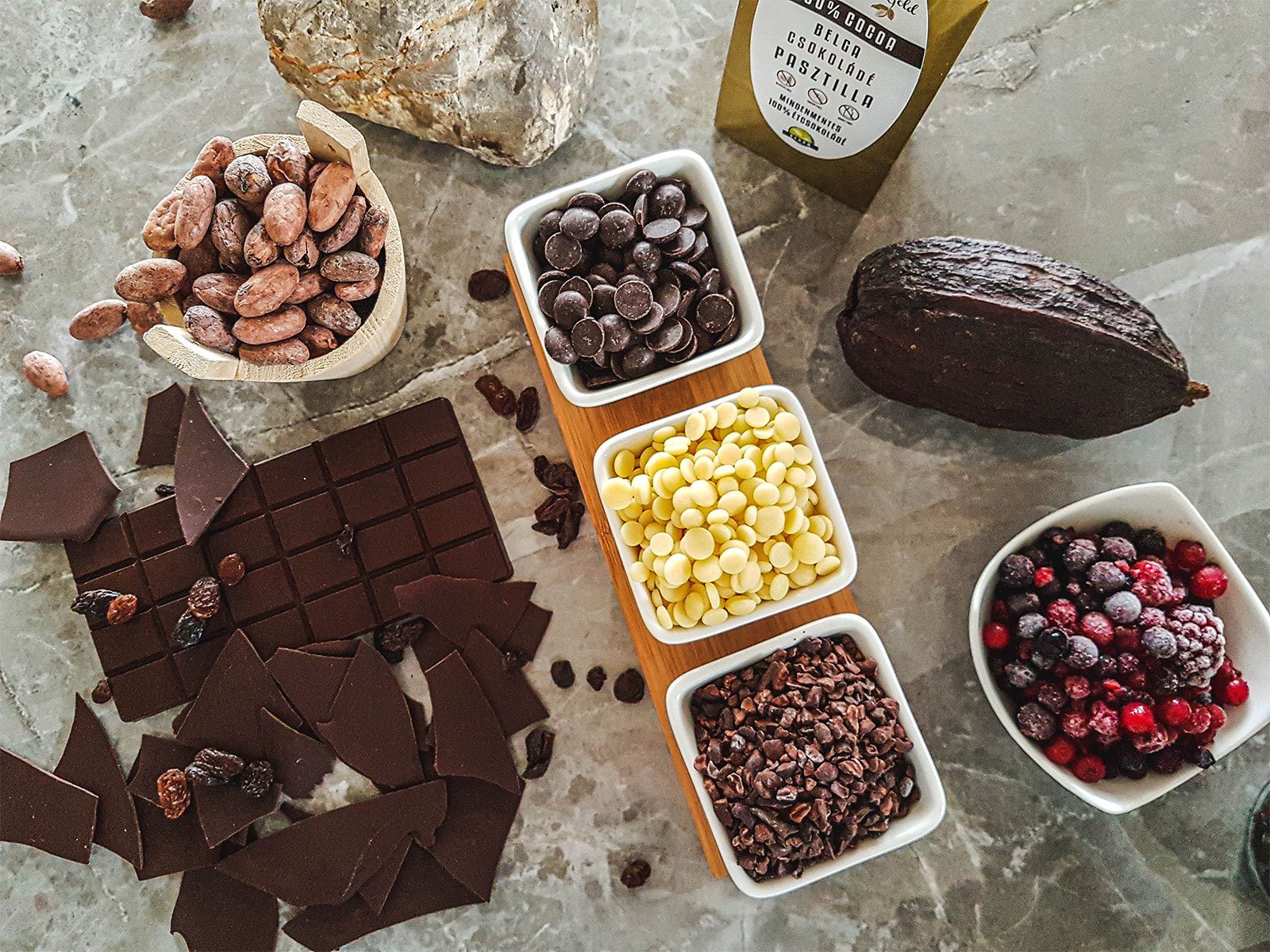 5 perc alatt elkészíthető, 100% kakaótartalmú házi csokoládé!