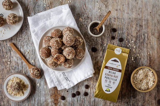Banános-zabpelyhes energiagolyó, 100%-os belga csokival.