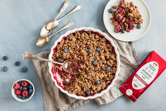 Erdei gyümölcsös crumble (morzsasüti) nyers, kakaóporral.