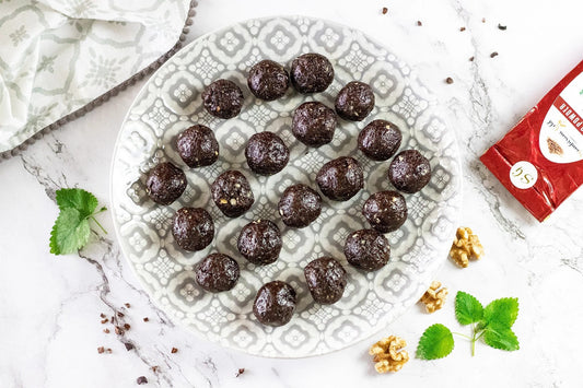 Omega 3-ban gazdag kakaós energiagolyó aszalt szilvával és dióval