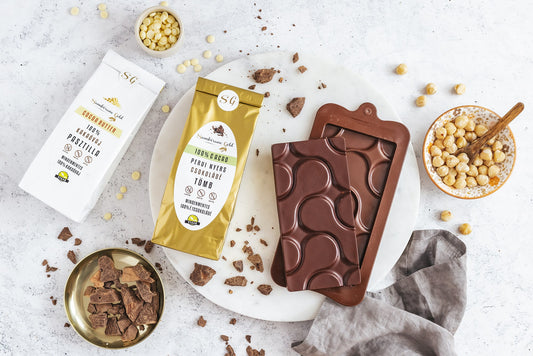 Mogyorós táblás csokoládé, perui nyers csokoládé tömbből.