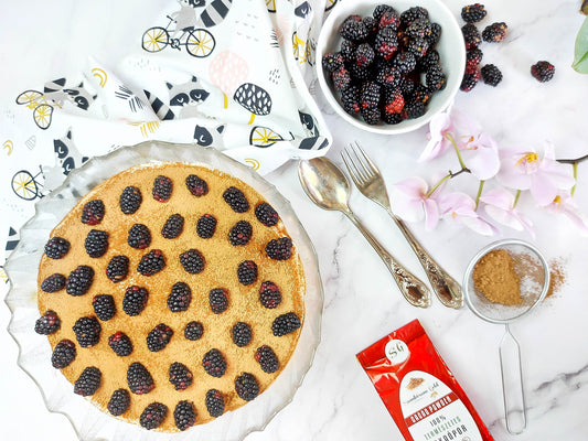 Nyers kakaóporos, tojásmentes tiramisu fekete szederrel